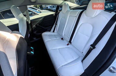 Седан Tesla Model 3 2022 в 
