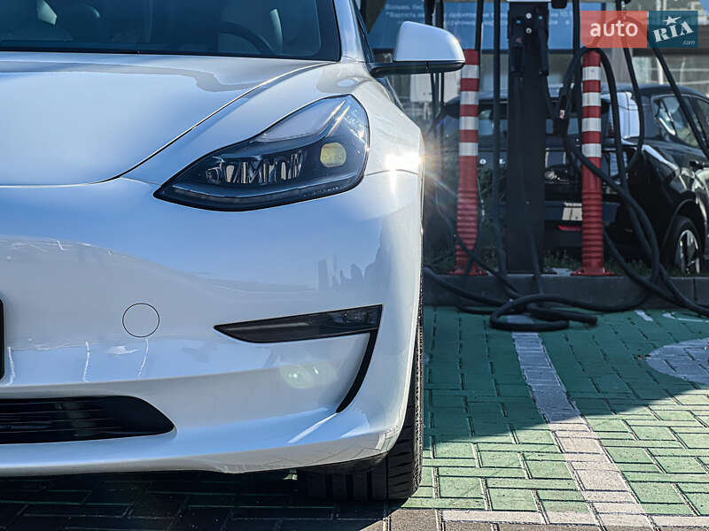 Седан Tesla Model 3 2022 в Вінниці