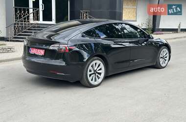 Седан Tesla Model 3 2022 в 