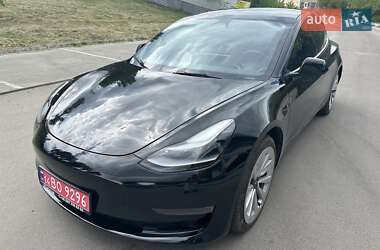 Седан Tesla Model 3 2022 в 