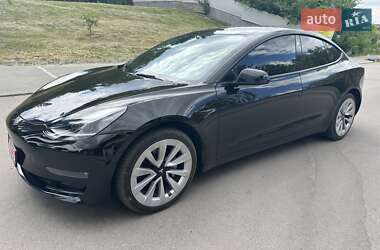 Седан Tesla Model 3 2022 в 