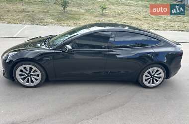 Седан Tesla Model 3 2022 в 