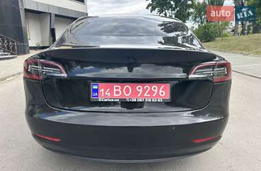 Седан Tesla Model 3 2022 в 