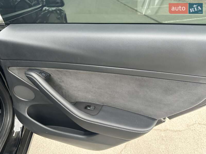 Седан Tesla Model 3 2022 в Запоріжжі