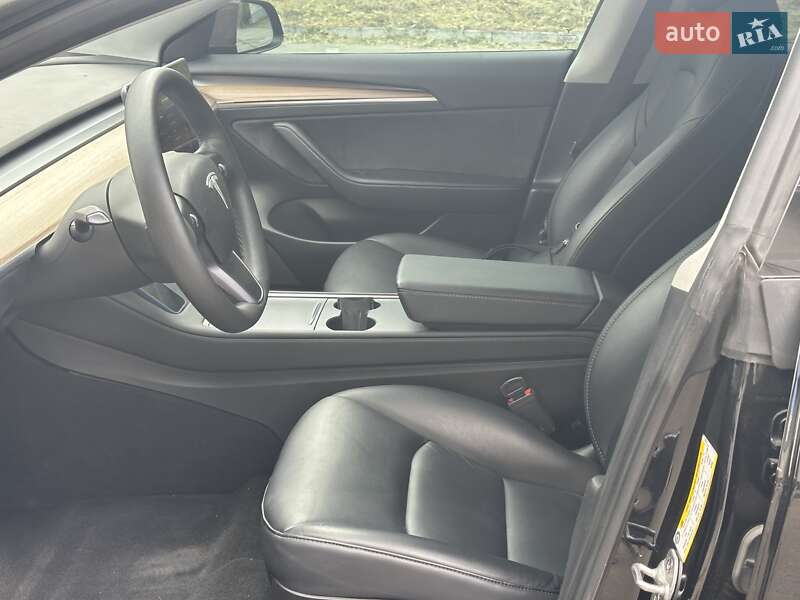 Седан Tesla Model 3 2022 в Запоріжжі