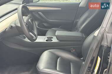 Седан Tesla Model 3 2022 в 