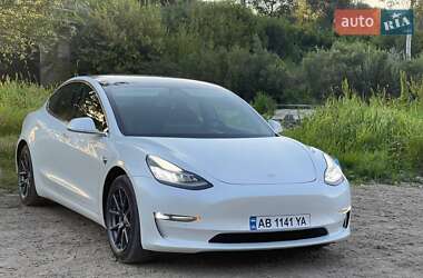 Седан Tesla Model 3 2020 в 