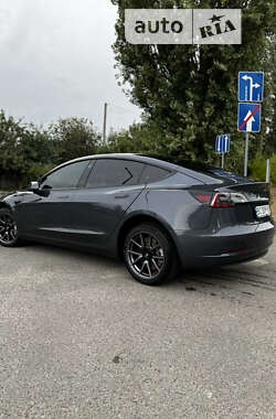Седан Tesla Model 3 2022 в 