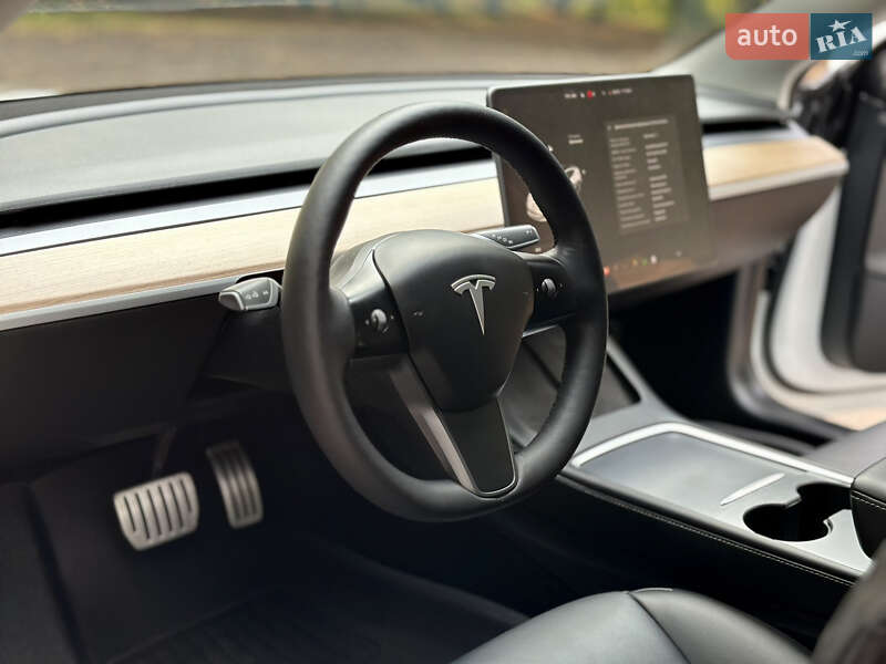 Седан Tesla Model 3 2021 в Львові