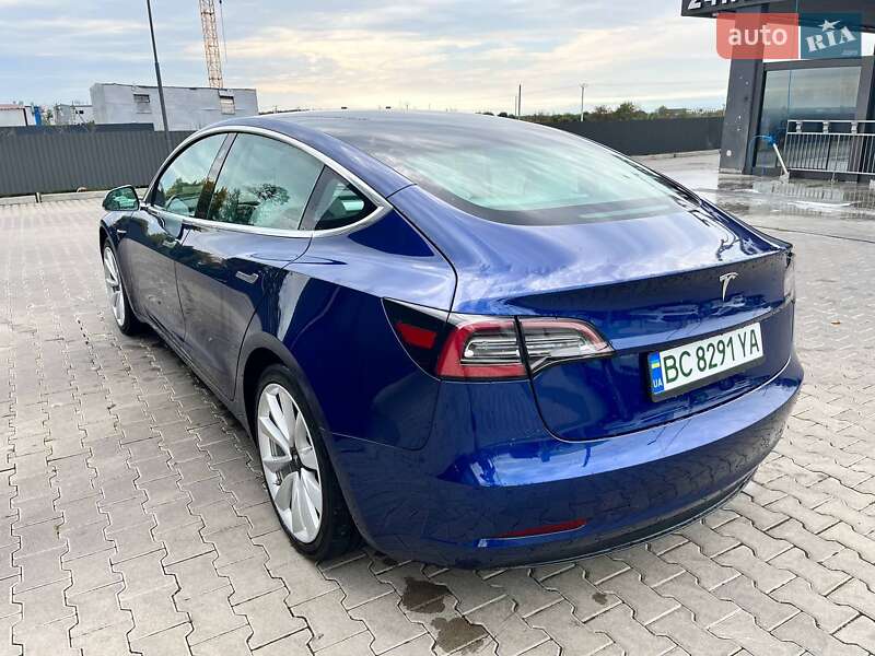 Седан Tesla Model 3 2019 в Львові