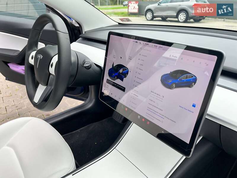 Седан Tesla Model 3 2019 в Львові