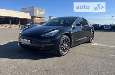 Седан Tesla Model 3 2019 в Киеве