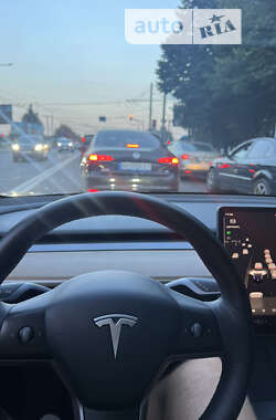 Седан Tesla Model 3 2022 в 