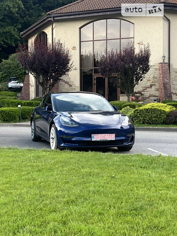 Седан Tesla Model 3 2022 в 