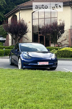 Седан Tesla Model 3 2022 в 