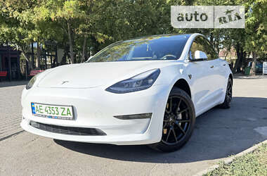 Седан Tesla Model 3 2021 в Дніпрі