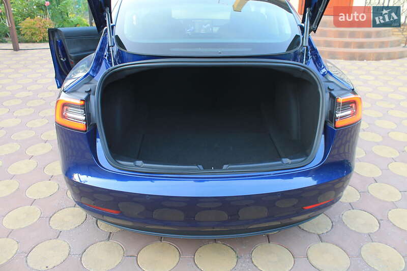 Седан Tesla Model 3 2018 в Дніпрі