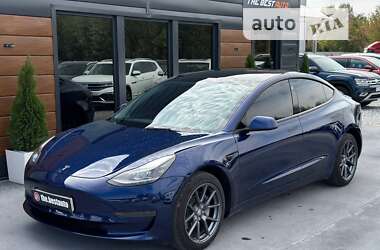 Седан Tesla Model 3 2022 в Ровно