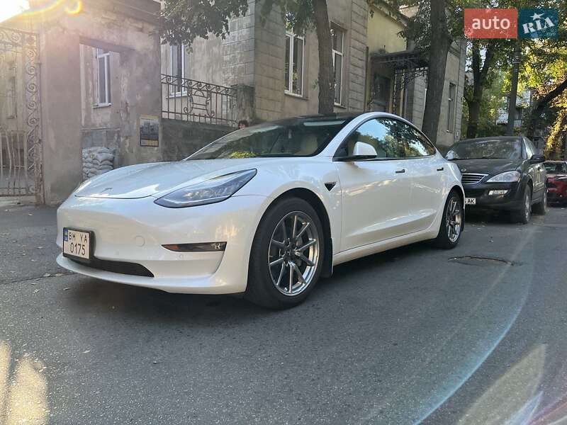 Tesla Model 3 2021