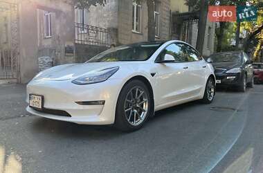 Седан Tesla Model 3 2021 в 