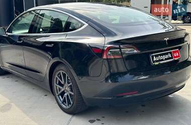 Седан Tesla Model 3 2020 в 