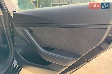 Седан Tesla Model 3 2020 в 