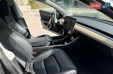 Седан Tesla Model 3 2020 в 