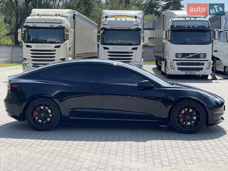 Седан Tesla Model 3 2021 в Львове
