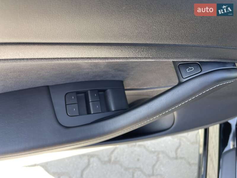 Седан Tesla Model 3 2021 в Львове