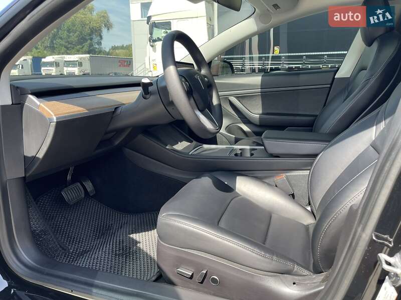 Седан Tesla Model 3 2021 в Львове