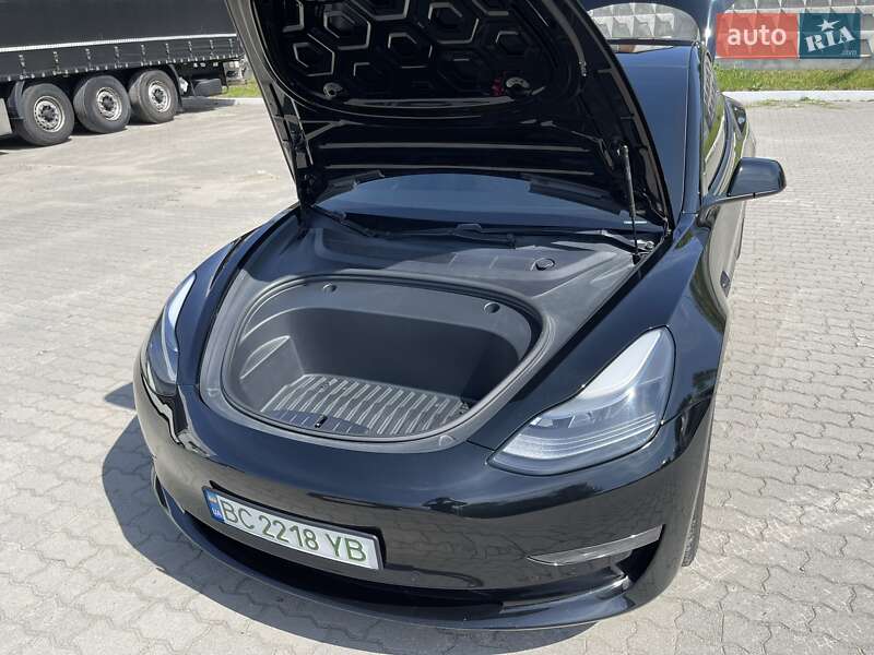 Седан Tesla Model 3 2021 в Львове