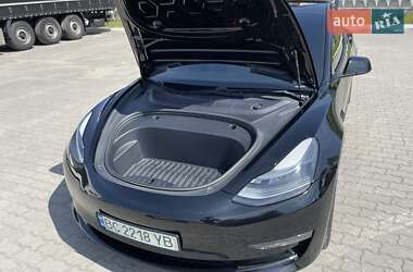 Седан Tesla Model 3 2021 в 