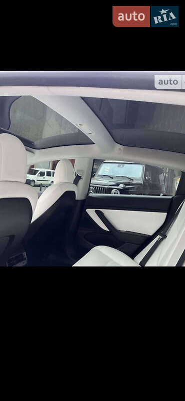 Седан Tesla Model 3 2019 в Львові