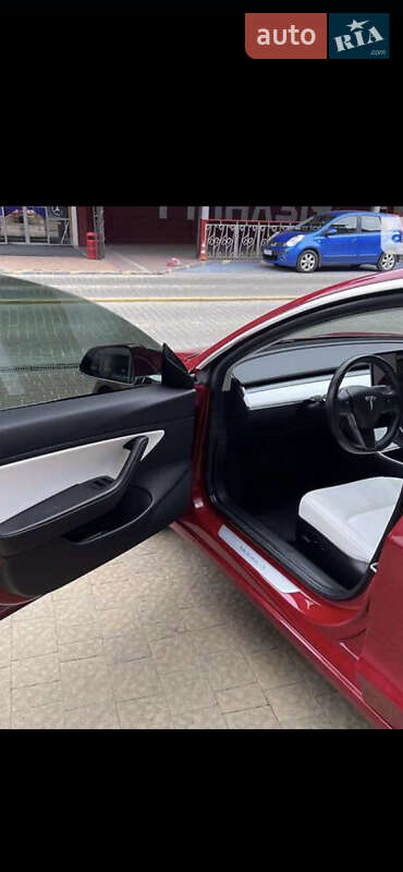 Седан Tesla Model 3 2019 в Львові