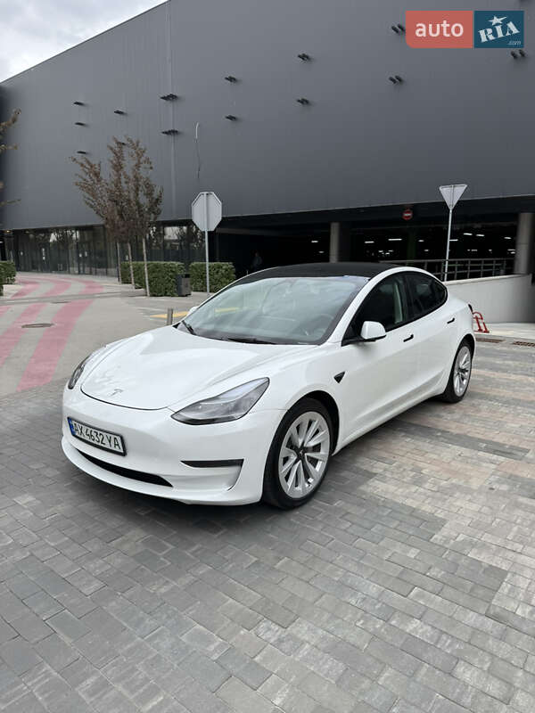 Седан Tesla Model 3 2023 в Киеве