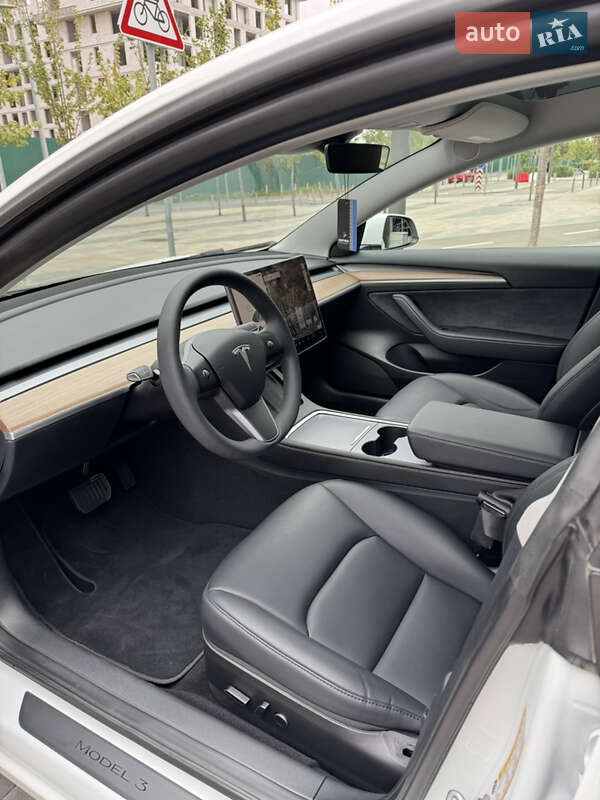 Седан Tesla Model 3 2023 в Киеве