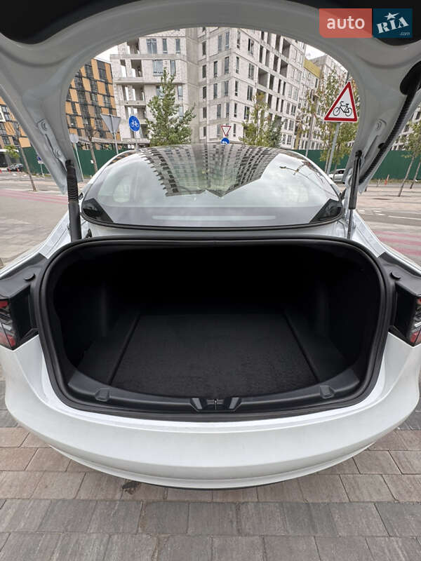 Седан Tesla Model 3 2023 в Киеве
