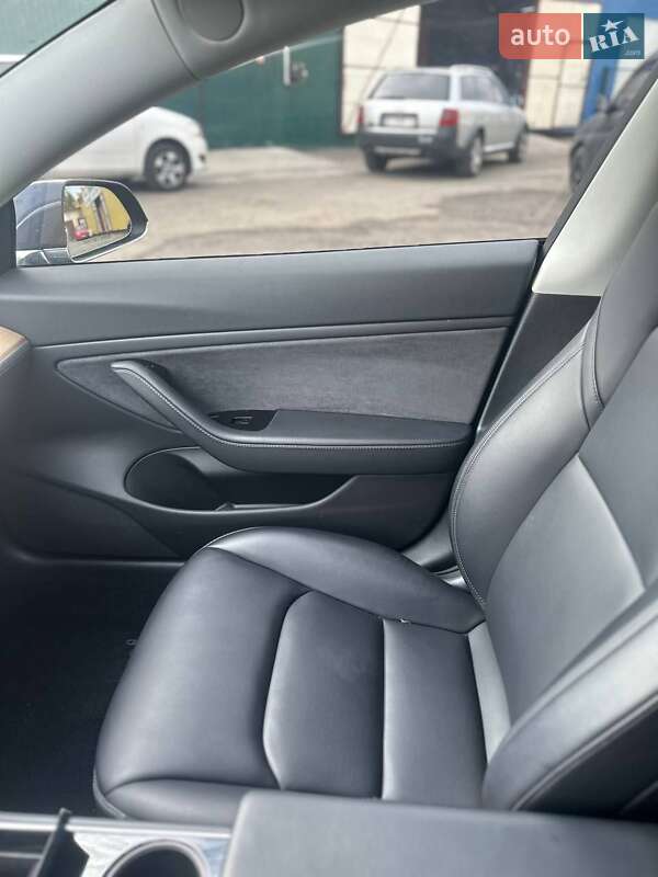 Седан Tesla Model 3 2019 в Києві