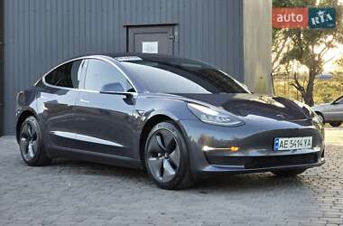 Седан Tesla Model 3 2019 в Першотравенске