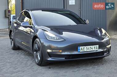 Седан Tesla Model 3 2019 в Першотравенске