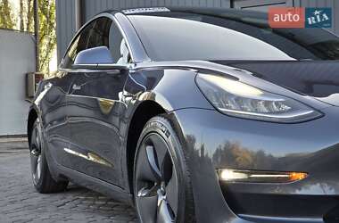 Седан Tesla Model 3 2019 в Першотравенске