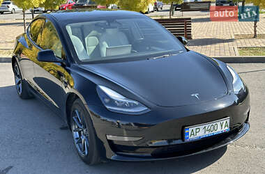 Седан Tesla Model 3 2022 в 