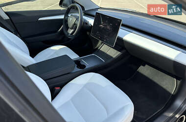 Седан Tesla Model 3 2022 в 