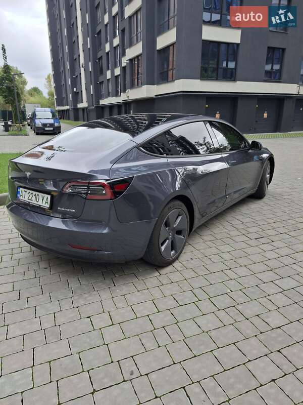 Седан Tesla Model 3 2020 в Івано-Франківську