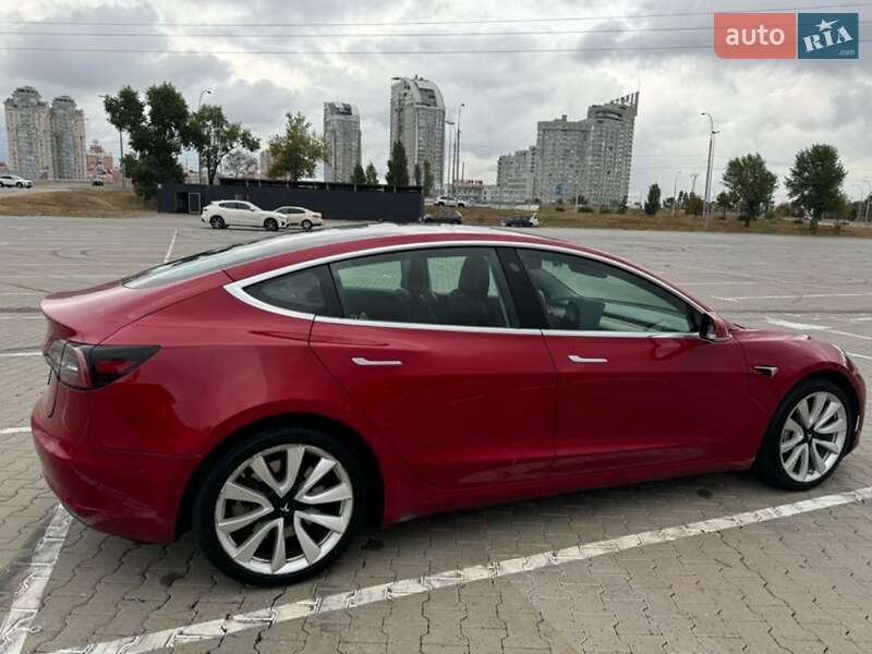 Седан Tesla Model 3 2019 в Киеве