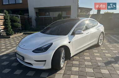 Седан Tesla Model 3 2021 в Стрию