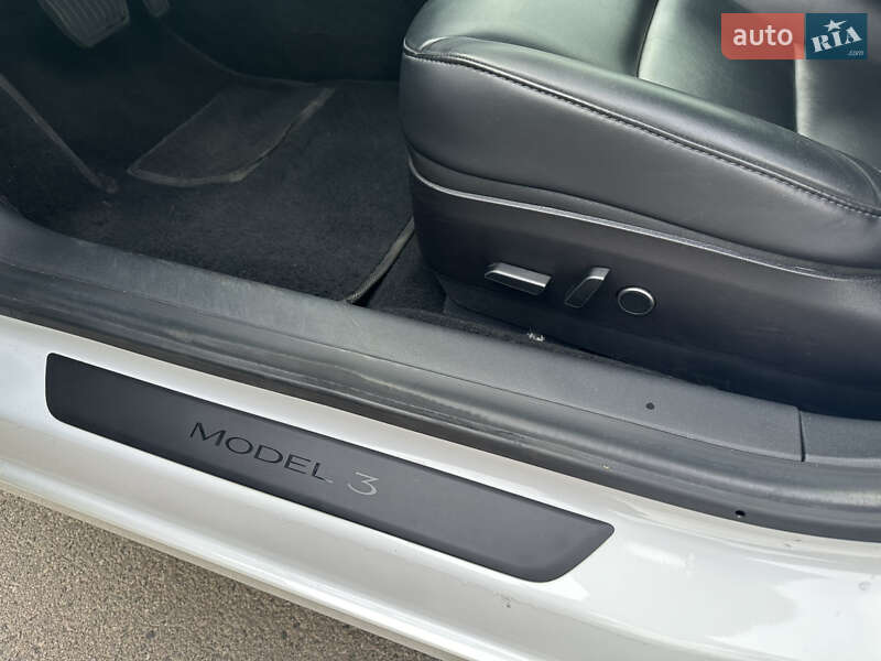 Седан Tesla Model 3 2021 в Днепре