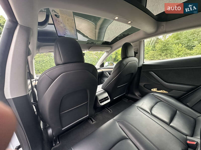 Седан Tesla Model 3 2021 в Днепре