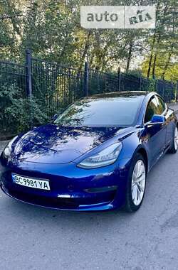 Седан Tesla Model 3 2018 в Львові