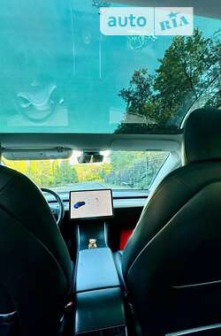 Седан Tesla Model 3 2018 в Львове